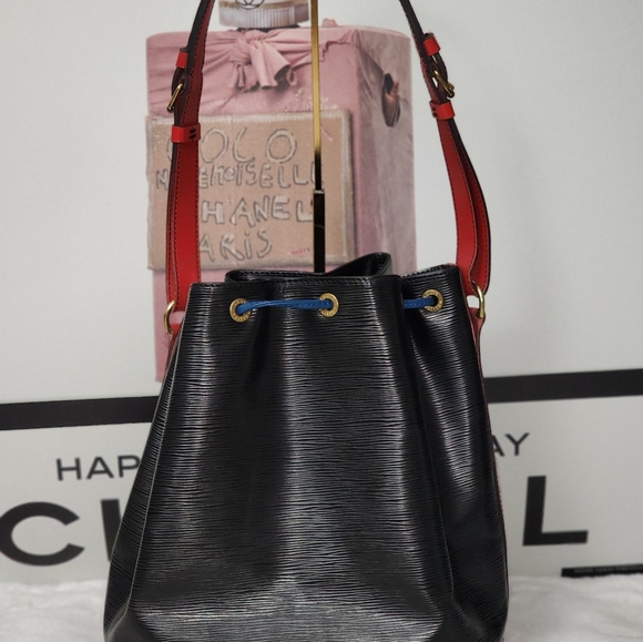 Louis VuittonLouis Vuitton Bi-color Epi Leather Noe Shoulder Bag - Picture 2 of 12